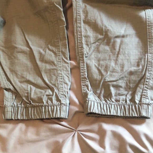 ✨LAST CHANCE FINAL SALE!!✨NWT Built-in-Flex Gray cargo pants by Old Navy - Picture 4 of 8